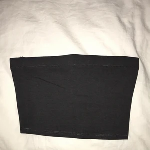 Helt ny mörkgrå tubtopp - Helt ny beige tub topp från H&m i sorlek S. Aldrig använd😇