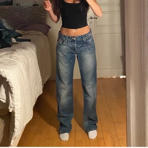 Lågmidjade jeans - Säljer mina skitsnygga jeans som jag köpte här på plick för att de blivit lite små för mig😭 skriv privat vid intresse eller fler bilder