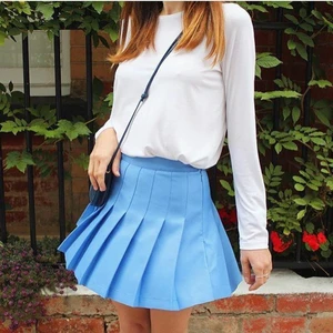 American Apparel Tennis skirt - Tenniskjol från AA i färgen Cornflower. En ljus koboltblå som är så fin! Ganska liten i storleken. Perfekt skick och finns inte längre att köpa i butik. Skickar mot frakt eller kan mötas upp i Göteborg :)