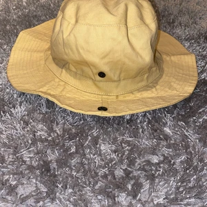 Acne studios hatt - ✨