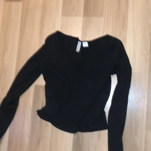Svart tröja - Fin svart uringad tröja 