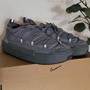 Nike Offline Pack Cool Grey - Nike Offline Pack Cool Grey Storlek: 9/42.5 Cond: Ds Köpare står för frakt, annars pickup.  Pm vid frågor! Självklart äkta.