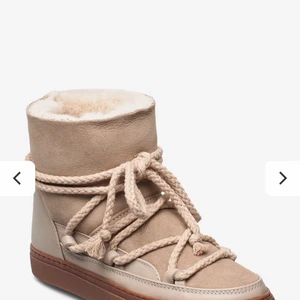 Inuikii - Säljer mina Classic wedge inuikiis i färgen beige! Använda några gånger förra vintern men i bra skick! Köpta på NK för ca 2600kr förra vintern!