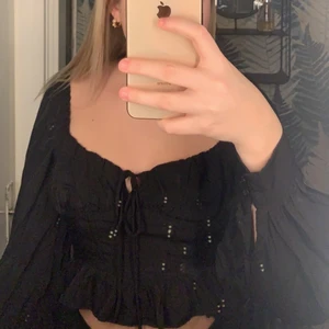 Shein sl S - En jättefin topp, utsväng där nere med lite volang. Använd 1-2 gånger💕💕