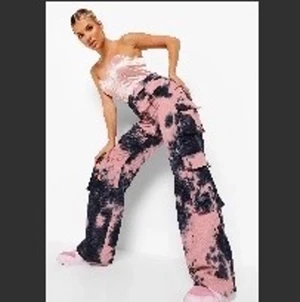 Byxor  - Cargo byxor i tiedie. Långa och bekväma