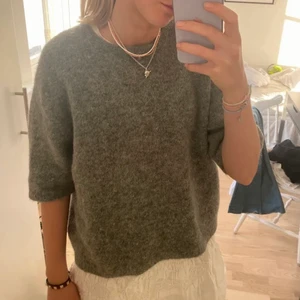 Grå tröja - Jättefin grå stickad tröja i ullblandning💞. Lånade bilder från Fanny Karlsson. liknar den från lindex