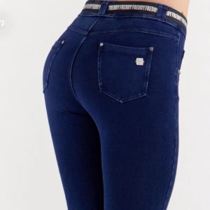 Freddy N.O.W - ”Pushup ” byxor, aldrig använda. Storlek L🌺