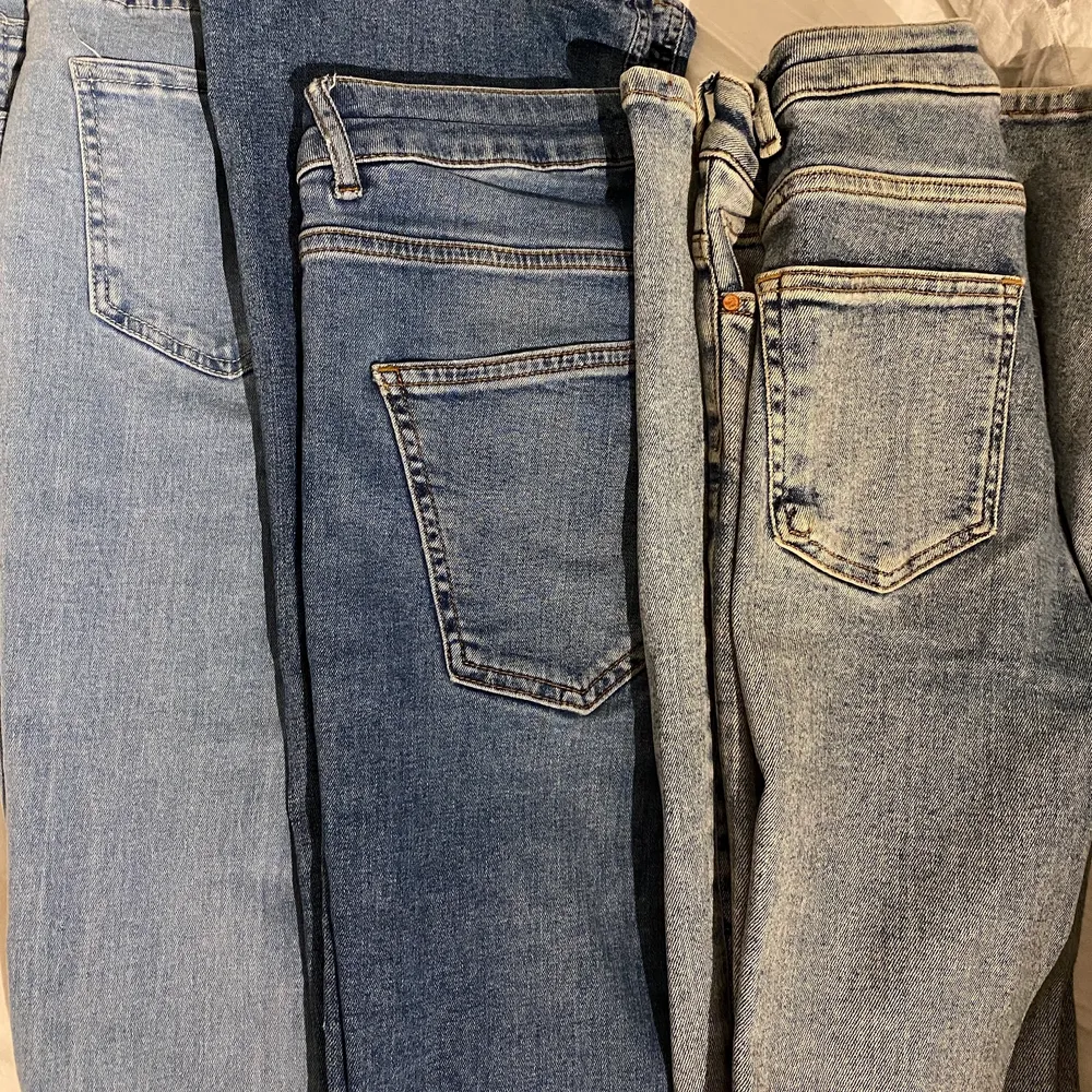 Jeans 1. Ljusblåa jeans från shein, stretchiga och sköna med bra passform || Jeans 2.  Mörkblåa jeans från Gina strl M || Jeans 3. Jeans från bikbok, strl XS/S…. Jeansen passar till er som är 170-175 cm långa men även dom som är under 170 cm. Jeans & Byxor.