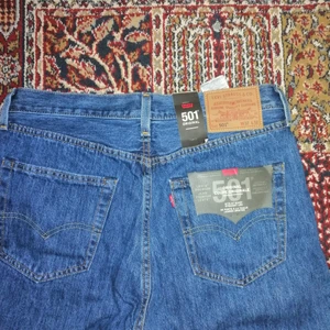 Levi's jeans 501  - Levis jeans i strl 32/32. Helt oanvända och samtliga etiketter kvar. Nypris 999kr