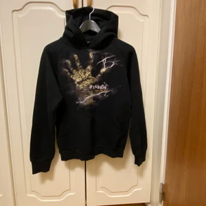 Takida hoodie  - Mysig hoodie med Takida. Storlek XS. Aldrig använd, endast testad.