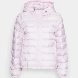 Levis jacka oanvänd  - Levis jacka storlek L oanvänd pris 600kr