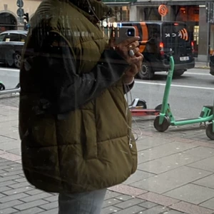 Grön väst  - Säljer denna snygga oversized gröna väst från HM köpte för 500, så najs nu till våren ❤️ älskar färgen