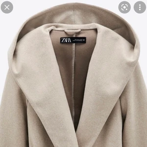 Kappa - Helt oanvänd! Superfin beige färg, långa ärmar och stor luva:)