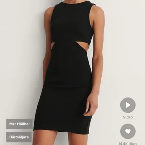 NA-KD cut out mini klänning - Jättefin klänning i bra skick, aldrig använd endast testad. Säljes då jag aldrig får användning av den. 