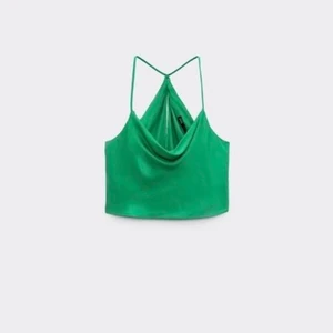 Zara topp - Helt oanvänd topp från zara som är slutsåld, har kvar lappar på (hör av er för egna foton) 💚💚💚 storlek M men passar även mig som brukar ha en S