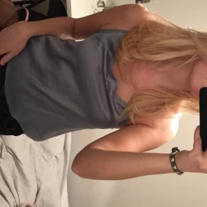 Festligt linne  - Festlinne i fint skick, passar en storlek S❤️