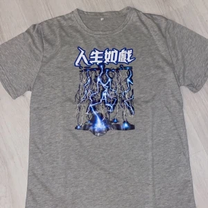 t-shirt  - jätte cool t-shirt som aldrig har kommit till användning tyvärr, köpt från SHEIN 💗💗 (skriv för fler bilder + info)