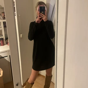 Klänning strl XS  - Supersnygg och användbar klänning från Ginatricot i storlek XS. Använd en gång = topp skick✨ så snygg!😍