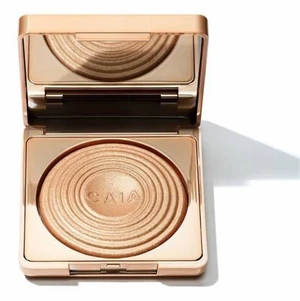 Caia - Säljer den här highlightern som heter sydney från caia, då jag fick den som en gåva, nypriset var 325 men säljer den för 190 plus frakt! Skriv för frågor 💕