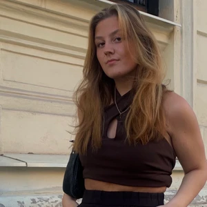 Halter neck topp - Halter topp från h&m i mörk brunt. Storlek L men passar mig som är S-M