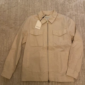 These Glory Days Strl. S - Helt ny vårjacka från These Glory Days i Strl. S (Passar även M). Nypris 899 kr. Köpare står för eventuell frakt.