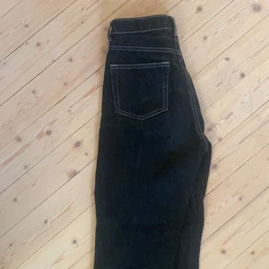 Weekday row 26/32 - Lite urtvättade