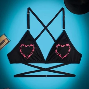 Fin topp/bh - Så fin men aldrig använd :( justerbara band. Säljer för 60 kr +frakt <3 skriv för mer info/bilder