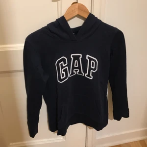 GAP tröja  - Såå fin gap tröja i en fin blå färg med luva 😍😍 storlek S 