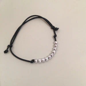 Armband - Gulligt armband med små silverpärlor🌸