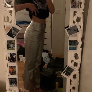 Silvriga byxor från zara - De perfekta partybyxorna🎉🎉😍😍 