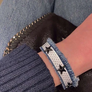 Armband  - Armband som kommer ut inom kort⚡️