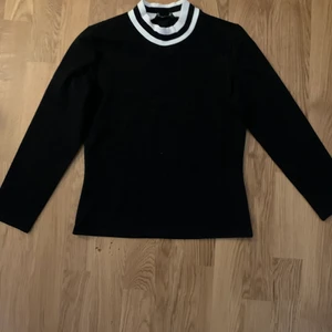 Glittrig tröja från monki - Så fin glittrig tröja från monki❤️