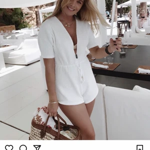 Vit jumpsuit  - en vit jumpsuit från sabo skirt💕(aldrig använd)(första bilden lånad!storlek S