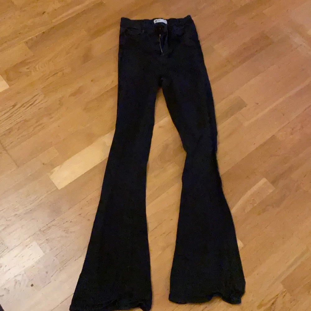 Det är det svarta jeans och min tajt det är tajta och så blir de långa och för ett barn. Jeans & Byxor.