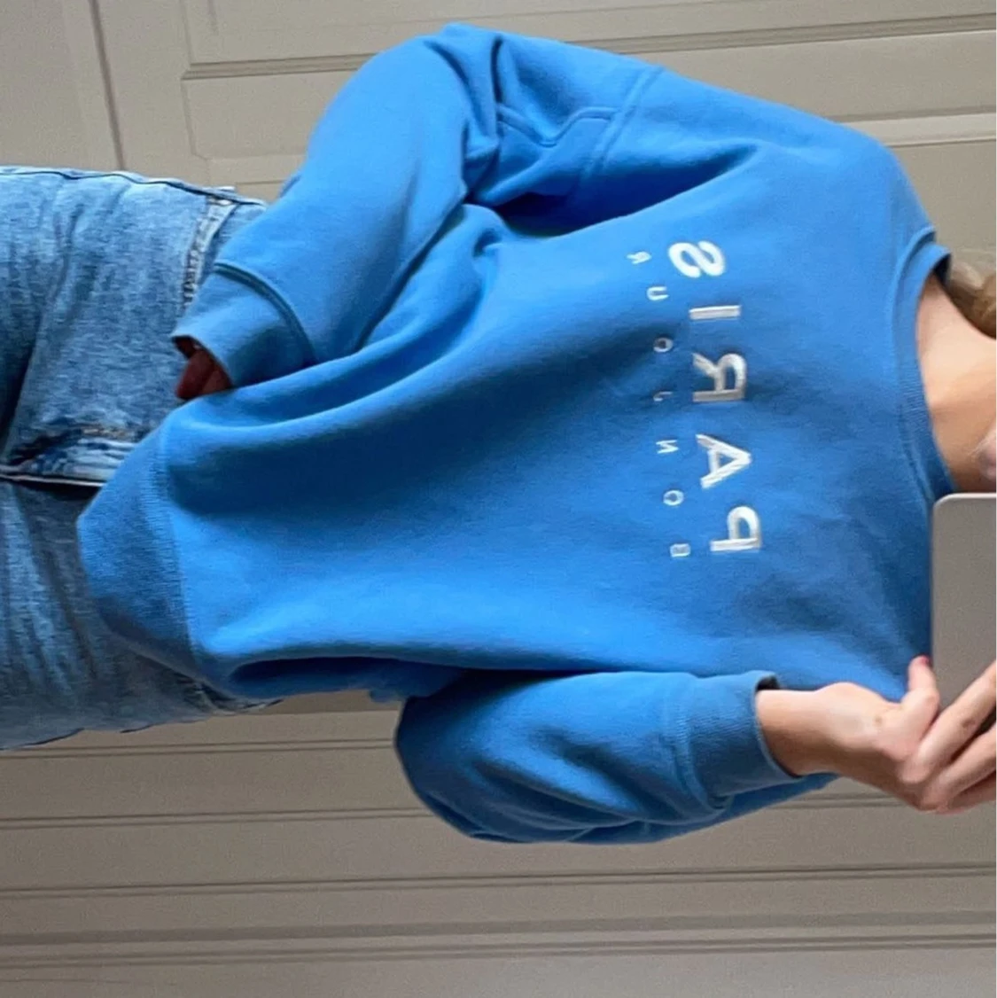 Blå sweatshirt