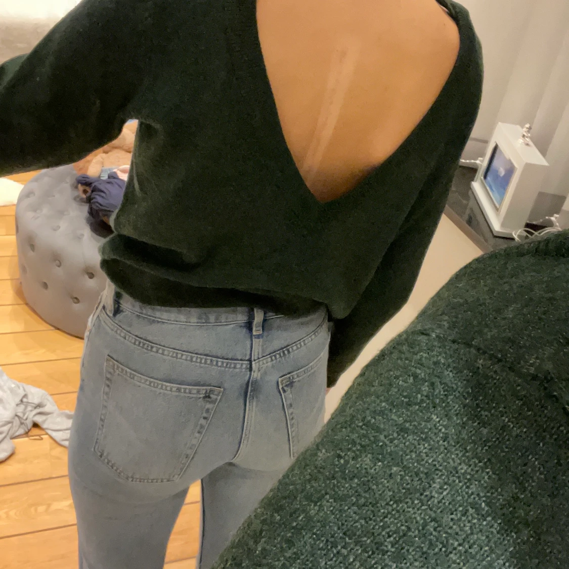 Stickad grön tröja med öppen rygg - 91