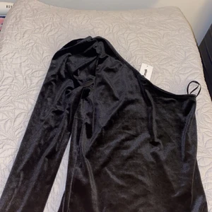 Halvarmad tröja  - Helt ny tröja från Gina tricot som inte kommer användas. 