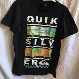 T-shirt - Barn-tröja, finns att hämta upp i Stockholm, Hökarängen.                                                         Kontant eller swish👍