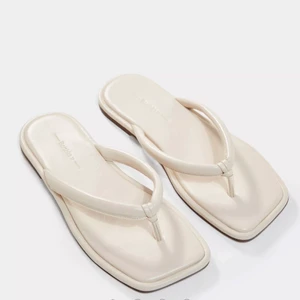 Flipflops  - Flipflops från asos, aldrig använda storlek 36 💕☺️