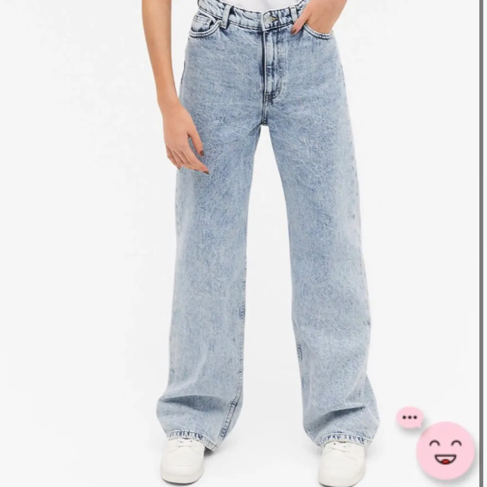 Säljer dessa blåa wida jeans från Monki, för att dom inte kommer till användning längre. Köpta i höstas för 400kr. Skriv privat vid fler frågor eller ifall ni vill ha fler bilder💗. Jeans & Byxor.
