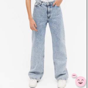 Säljer dessa blåa wida jeans från Monki, för att dom inte kommer till användning längre. Köpta i höstas för 400kr. Skriv privat vid fler frågor eller ifall ni vill ha fler bilder💗