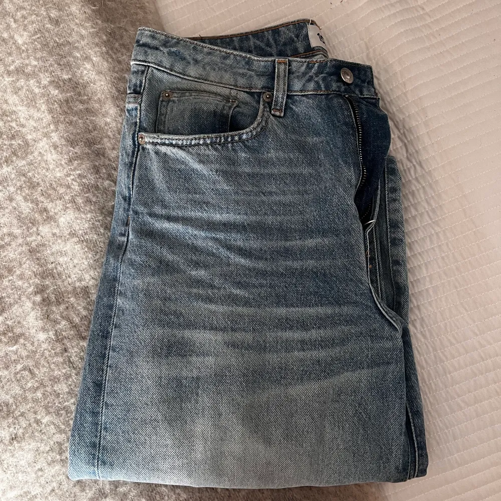 Säljer nu mina blåa boulevard jeans från lager 157 i storlek M. Tyvärr har de blivit förstora. Storlek 38/40. . Jeans & Byxor.