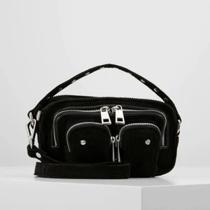 Nunoo väska - Corduroy nunoo väska i modell Helena köpt för 800kr❣️ Använt 2ggr.