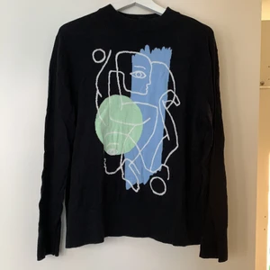 Stickad tröja med abstrakt motiv - Stickad tröja med abstrakt motiv från Monki i storlek L. 