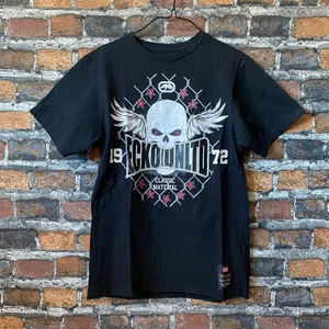 Dödskalle ECKO t-shirt - En helt ny tröja från märket ECKÖ UNLTD. Tagen sitter kvar. Super cool och i bra material. Osäker på om jag ska sälja men är i behov av pengar. För mått eller fler bilder kontakta mig :)