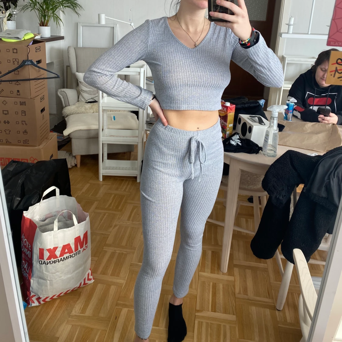 Grått sett i storlek S