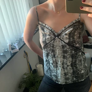 Non sense linne - Säljer mitt såå coola linne från non sense! Köpt för några år sedan men endast använt ett fåtal gånger😩🙏😍 Storlek xs men passar mig som har allt mellan xs och M.