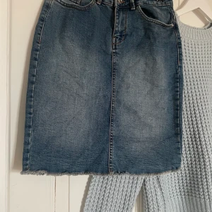 En söt kjol köpt ifrån only  - En söt blå kjol köpt ifrån only för 199kr säljer för halva priset men kan diskuteras vid snabb affär. 