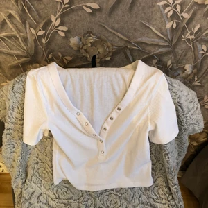 Vit topp - En vit topp från hm strl xs