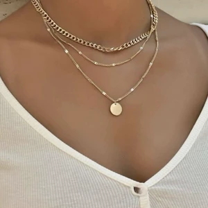 Guld Halsband - 3-Delars guldiga halsband finns nu i lager!!!❤️ det är alla 3 halsband för enbart 59kr inkl frakt 🥰 Passa på ock köpa inna lagret tar slut 😍